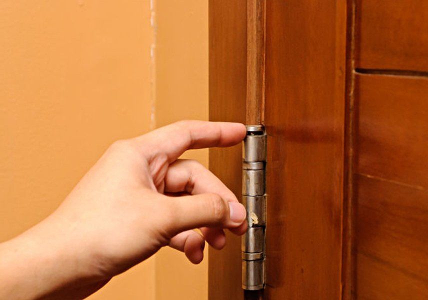 Зазоры у межкомнатной двери: какие должны быть и как исправить?