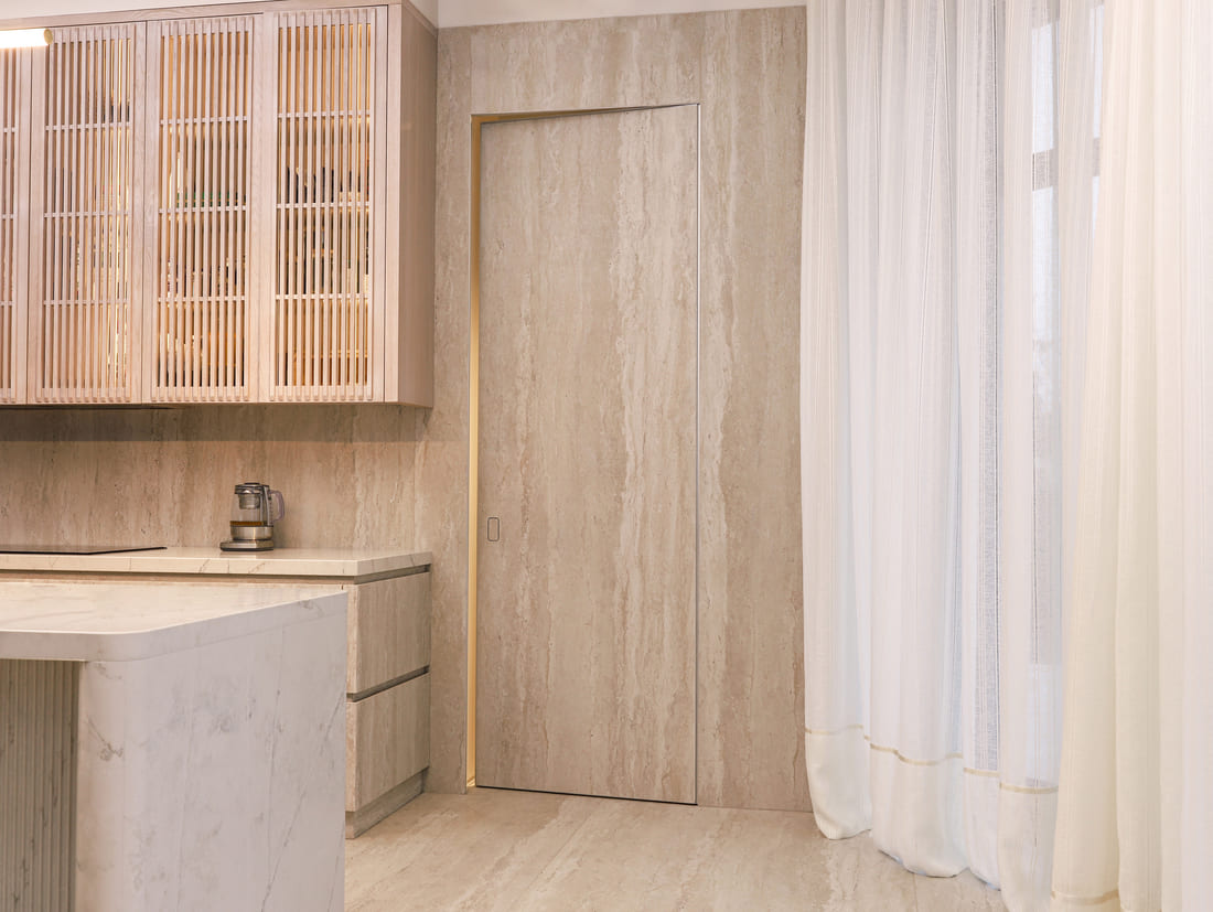 Межкомнатные двери под потолок: преимущества и недостатки