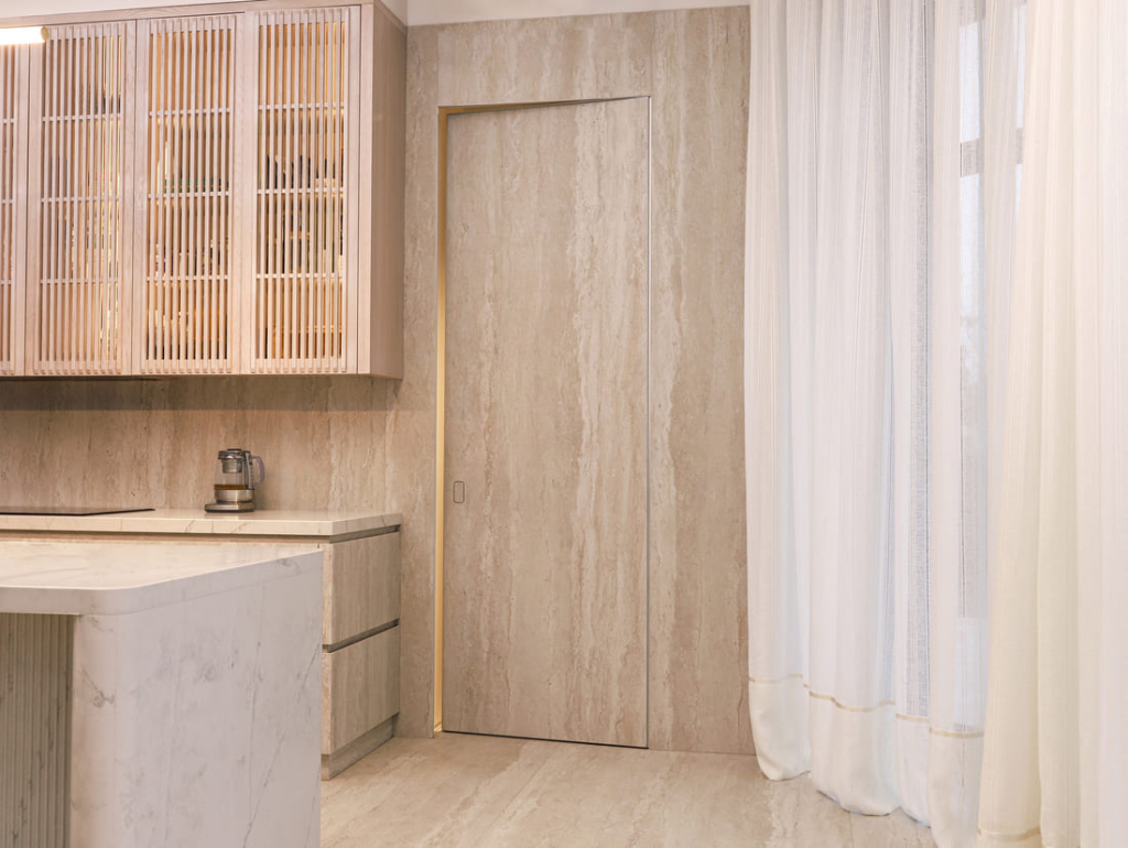 Межкомнатные двери под потолок: преимущества и недостатки