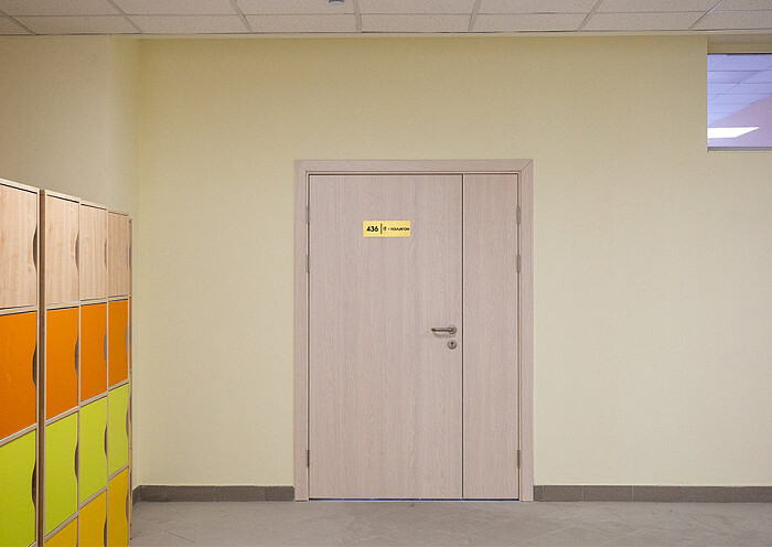 Россия, Москва, общеобразовательная школа, Волоколамское шоссе, 71 к 8, специальные двери